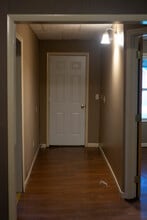 321 E Washington St in Flora, IL - Building Photo - Building Photo