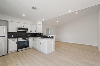 9616 Point Vista Pl in Austin, TX - Building Photo - Building Photo