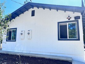 925-927 Ave B in Calimesa, CA - Building Photo