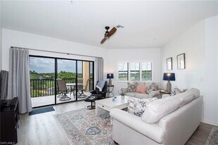 200 Vintage Cir in Naples, FL - Building Photo