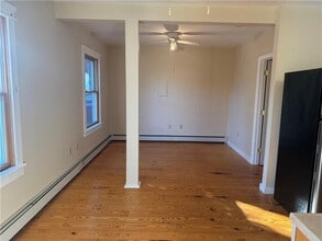 31 Powel Ave in Newport, RI - Building Photo - Building Photo