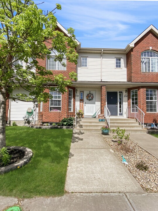 232 Pinnacle Dr in Grande Prairie, AB - Building Photo
