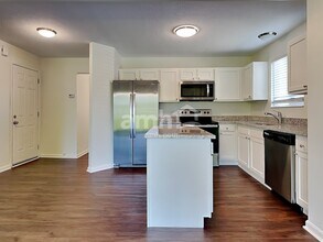 10718 Anna Ln in Independence, KY - Foto de edificio - Building Photo