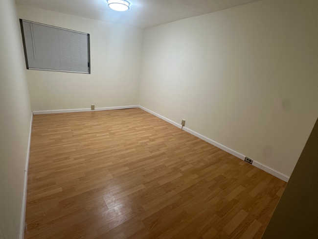 property at 1608 Jarvis Ave