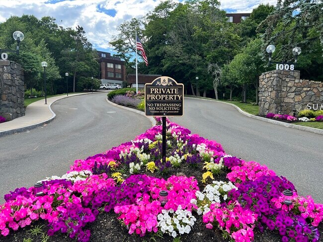 1006 Paradise Rd, Unit #1-N in Swampscott, MA - Building Photo - Building Photo