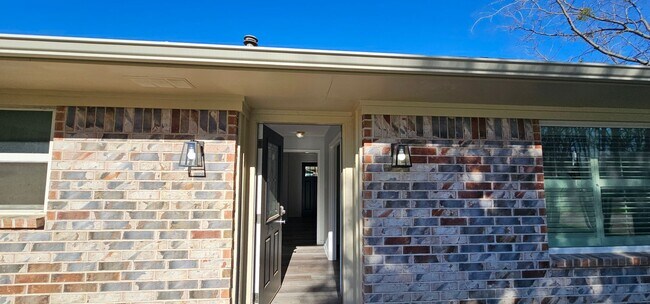 1401 E Sherman Dr in Denton, TX - Foto de edificio - Building Photo