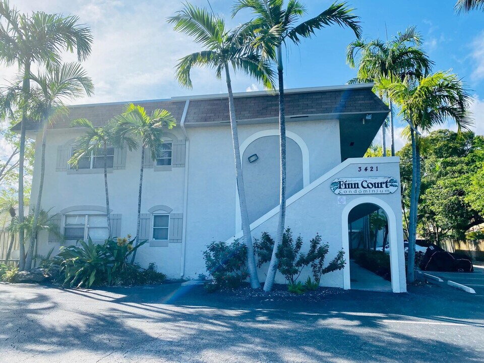 3421 NE 15th Ave in Oakland Park, FL - Building Photo