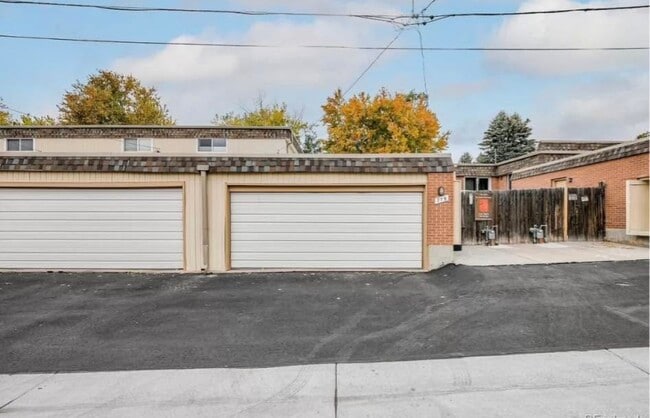 779 S Youngfield Ct in Lakewood, CO - Foto de edificio - Building Photo