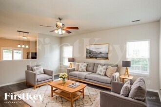 15541 Outside Trail in Noblesville, IN - Foto de edificio - Building Photo