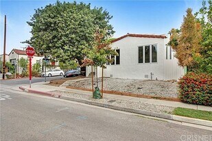 8975 Dicks St in West Hollywood, CA - Building Photo