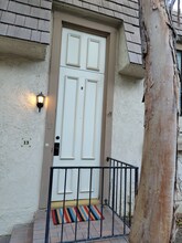 6121 Shoup Ave, Unit 13 in Woodland Hills, CA - Foto de edificio - Building Photo