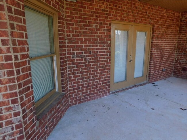 property at 2050 Oak Grove Rd NE