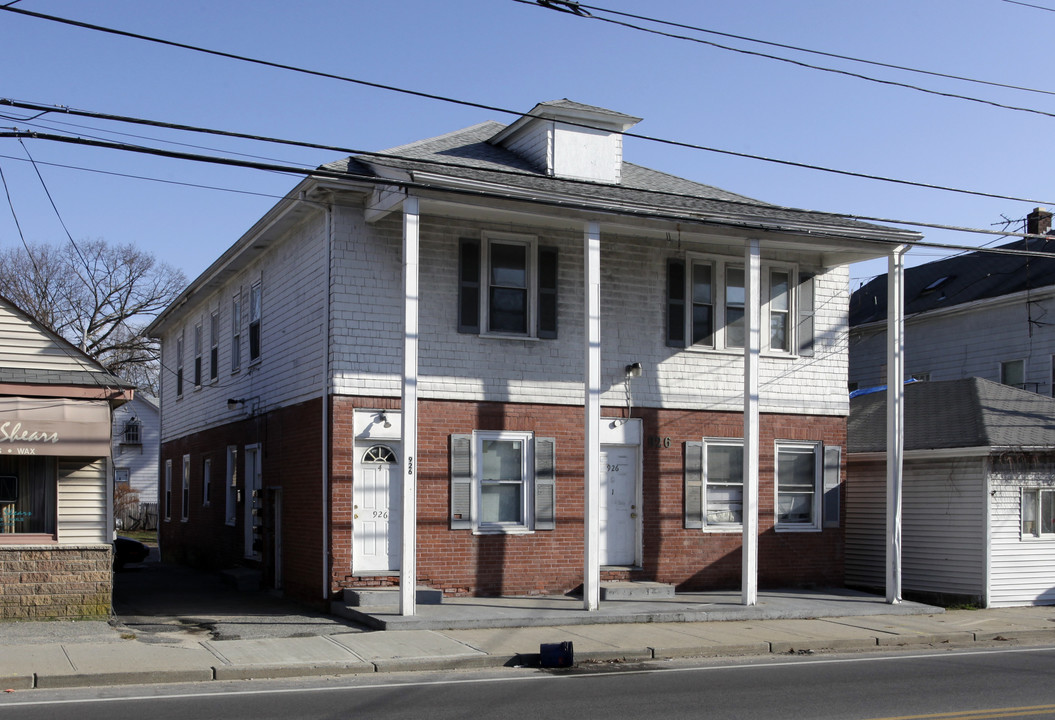 926 Main St in West Warwick, RI - Building Photo