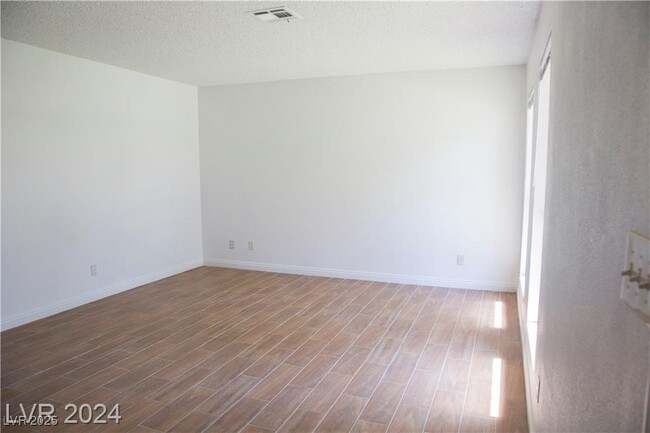 3937 S Torrey Pines Dr in Las Vegas, NV - Building Photo - Building Photo