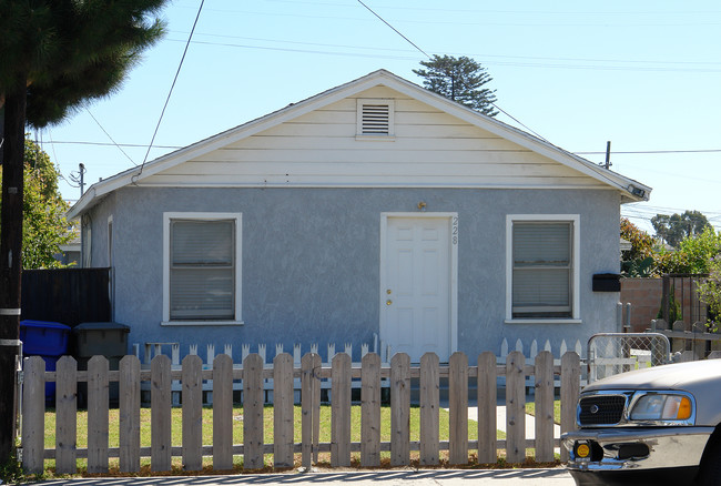 228-230 E B St in Port Hueneme, CA - Building Photo - Building Photo