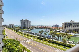 1660 Gulf Blvd in Clearwater, FL - Building Photo