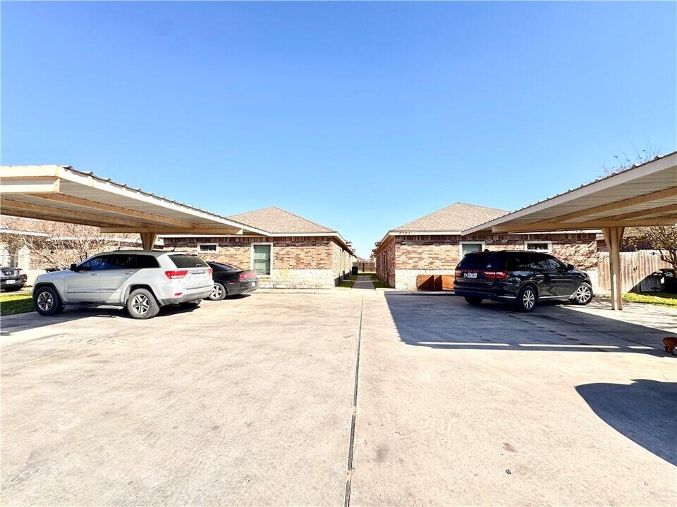 2703 E Garfield Ave in Alton, TX - Building Photo