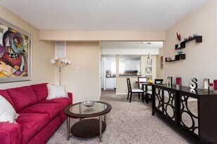 Four Winds Apartments in Anderson, IN - Building Photo