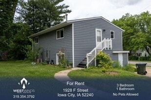 1928 F St in Iowa City, IA - Building Photo