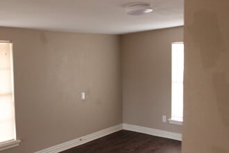 605 E Miller Rd in Garland, TX - Building Photo - Building Photo