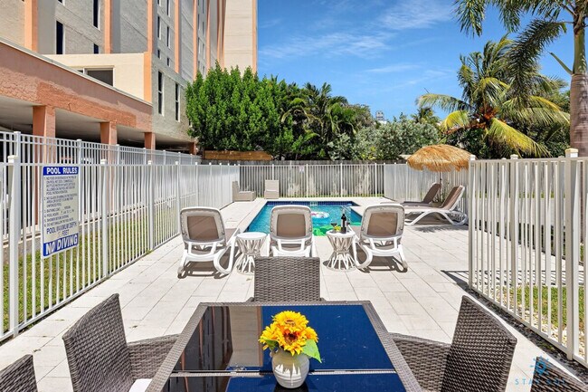 809 S Ocean Dr in Hollywood, FL - Building Photo - Building Photo