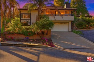 4345 Canoga Ave in Los Angeles, CA - Building Photo