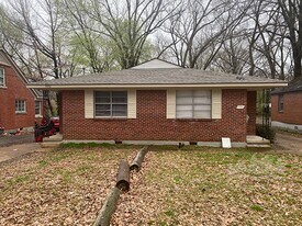 996 S Highland St in Memphis, TN - Building Photo