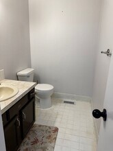 3250 N Longfellow Ct in Wichita, KS - Foto de edificio - Building Photo