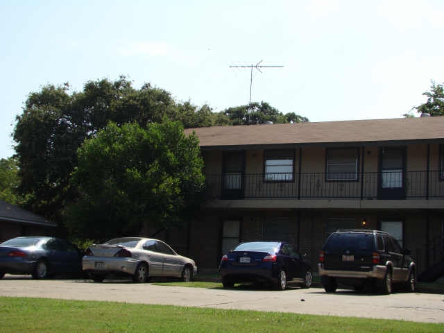 2118 Bolivar St in Denton, TX - Building Photo