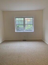 144 Lake Shore Rd, Unit 1 in Boston, MA - Building Photo - Building Photo