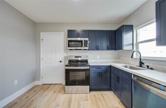 114 S Iowa St in La Porte, TX - Building Photo - Building Photo