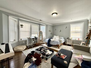 8 Nira Ave, Unit 4 in Boston, MA - Building Photo - Building Photo