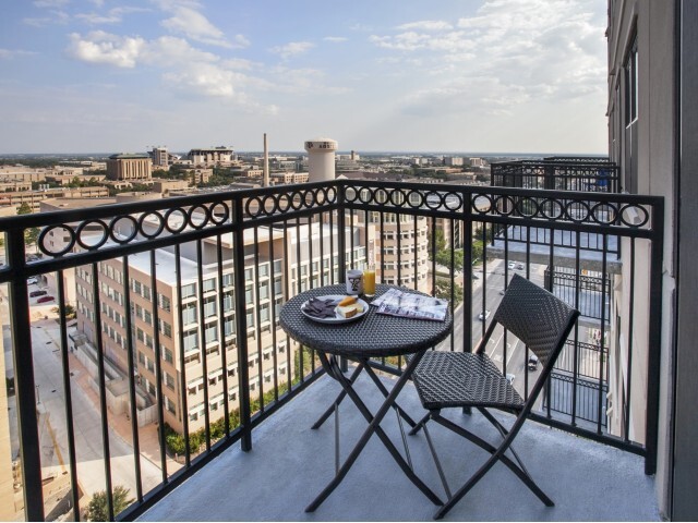 The Rise at Northgate in College Station, TX - Foto de edificio - Building Photo