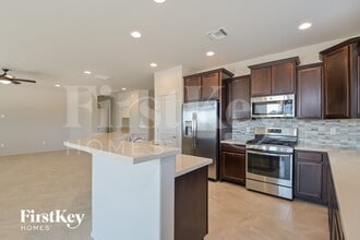 9662 S Via Bandera in Vail, AZ - Foto de edificio - Building Photo