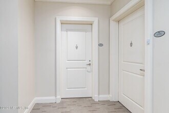 1431 Riverplace Blvd in Jacksonville, FL - Foto de edificio - Building Photo