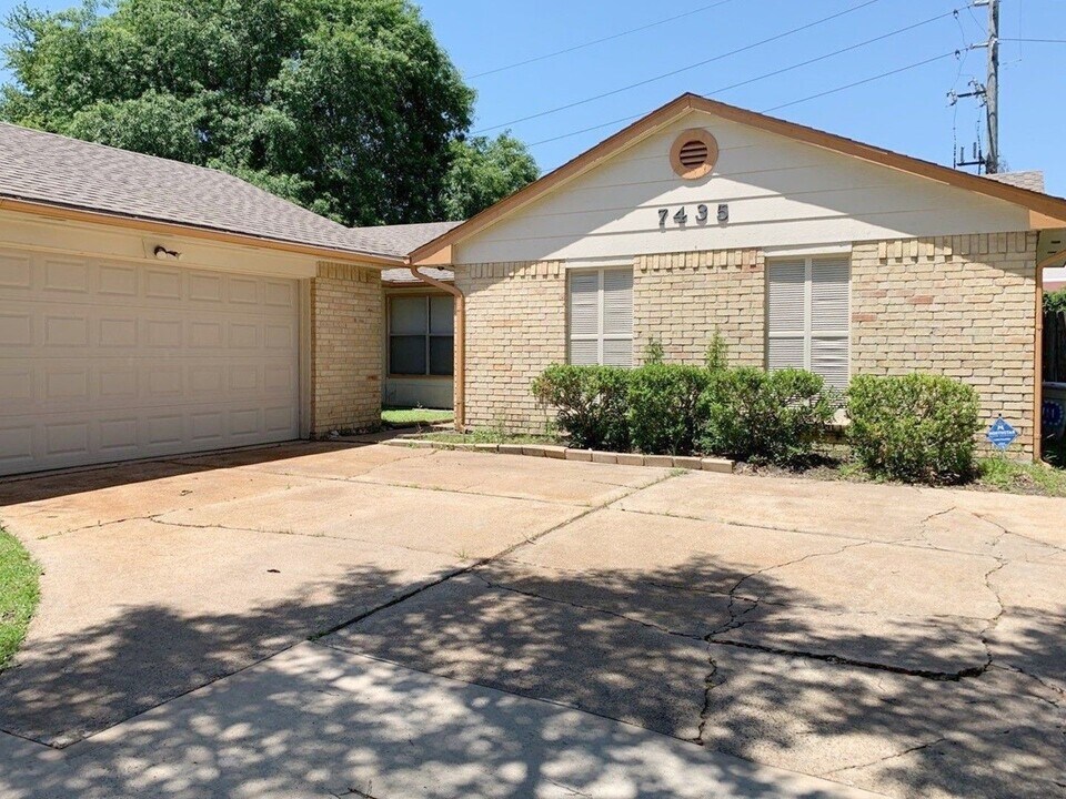 7435 Misty Morning Dr in Humble, TX - Building Photo