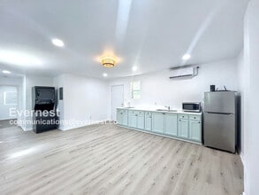 1404 Rivas St in San Antonio, TX - Foto de edificio - Building Photo