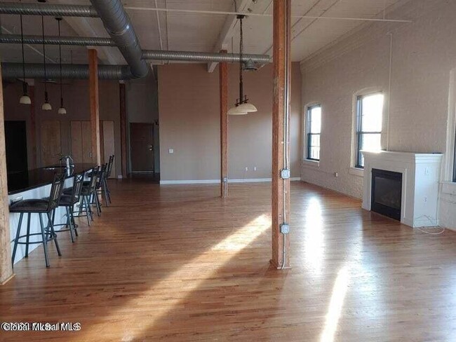 387 3rd Ave in Troy, NY - Building Photo - Building Photo