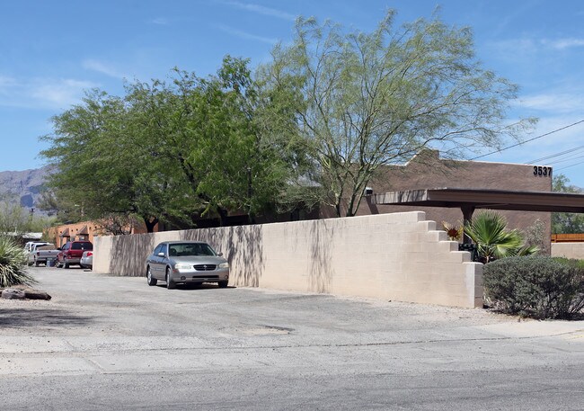 3529-3537 E Monte Vista Dr in Tucson, AZ - Foto de edificio - Building Photo