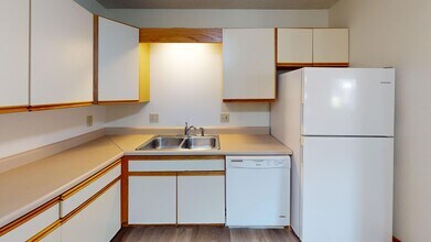 805 Delaware Ave in Ames, IA - Building Photo - Building Photo