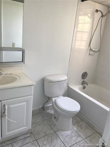 9460 Fontainebleau Blvd-Unit -433 in Miami, FL - Building Photo - Building Photo