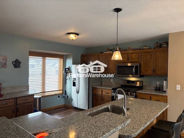 10815 Matthew Dr in Chisago City, MN - Foto de edificio - Building Photo