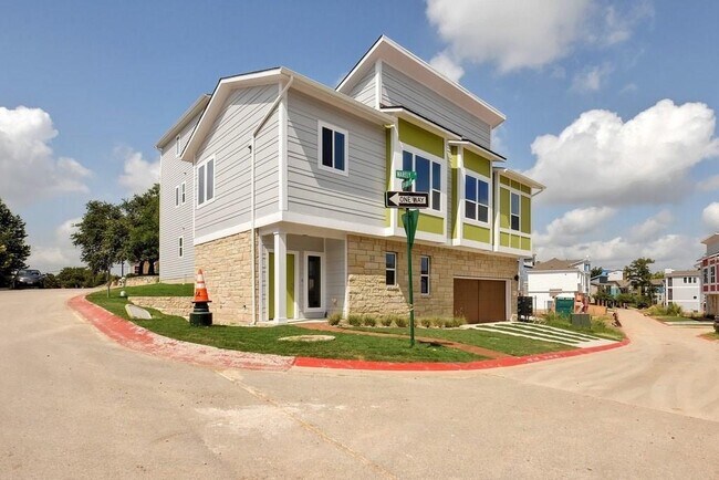 2017 Warely Ln in Austin, TX - Building Photo - Building Photo