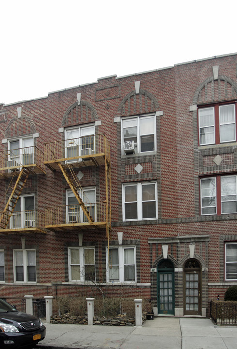 3135 Perry in Bronx, NY - Building Photo