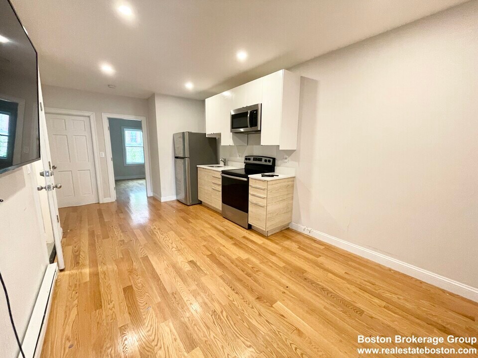 7 Warwick St in Boston, MA - Building Photo