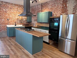 2109 N Howard St-Unit -1 in Philadelphia, PA - Foto de edificio - Building Photo