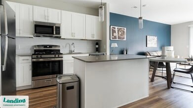 302 Constitution Ave, Unit B9-331 in Bayonne, NJ - Foto de edificio - Building Photo