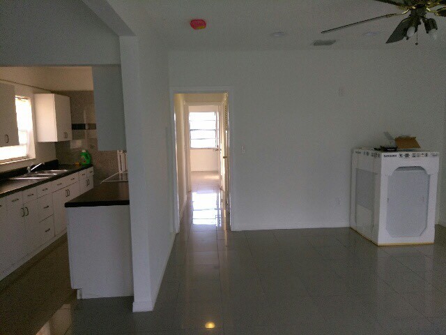 1235 NE 179th St, Unit b1 in North Miami Beach, FL - Building Photo - Building Photo