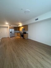 981 E 28th St, Unit A2 in Hialeah, FL - Building Photo - Building Photo