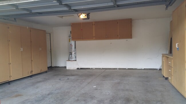 7104 Saltgrass Way in Elk Grove, CA - Building Photo - Building Photo